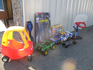 lot 110 image: Huge Lot of Outdoor Kids Toys