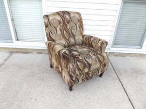 Large Cloth Cushioned Recliner