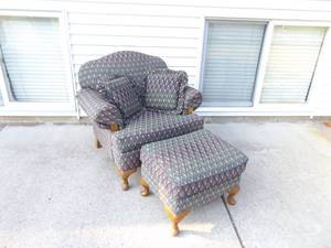 Large Cloth Cushioned Armchair and Ottoman&nbsp
