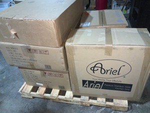 Pallet of Kitchen, Utility & Bathroom Sinks. Various Kinds & Conditions. See Pictures