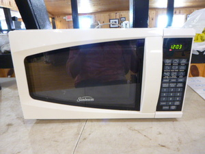 Sunbeam Countertop Microwave