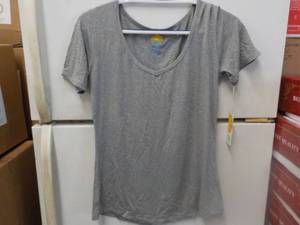 lot 239 image: 10 C & California grey tops size M...
