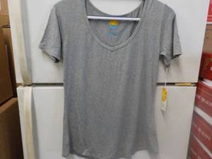 lot 241 image: 10 C & California size S grey tops...