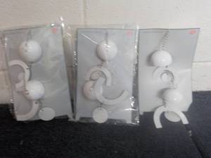 lot 262 image: 3 hanging dcor...