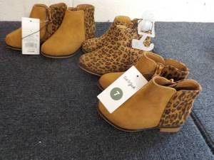 lot 270 image: 3 size 7 shoes...