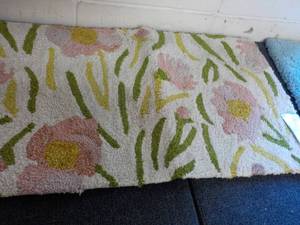 lot 273 image: Threshold Kitchen rug 18x30 and O...