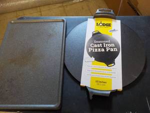 lot 390 image: Lodge Cast Iron Pizza Pan and Gridd...
