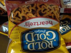 lot 463 image: 3 cases 40 bags each Rold Gold Hear...