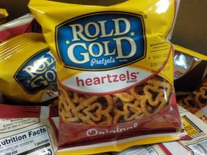 lot 464 image: 3 cases 40 bags each Rold Gold Hear...