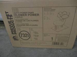 lot 11 image: Prevue Pet Products kitty power paw...