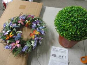 lot 16 image: lighted decorative wreath and a dec...