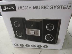 lot 18 image: GPX home music system...