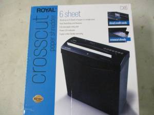 lot 38 image: Royal Crosscut 6-sheet paper shredd...