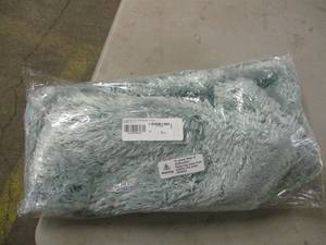 lot 84 image: blue 32x20 bath rug...