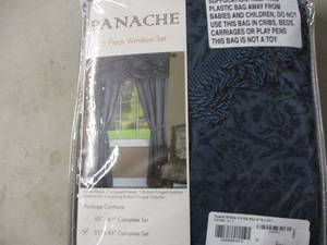 lot 91 image: Panache 5 piece window set, navy...