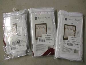 lot 103 image: 2 Saturday Knight Limited Kate tier...