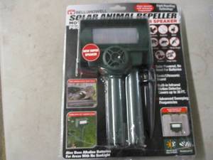 lot 113 image: Bell Howell solar animal repellor, ...