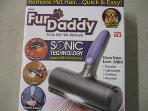 lot 124 image: Fur Daddy sonic pet hair remover...