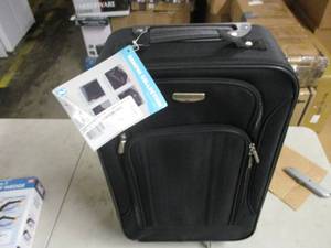lot 172 image: Travelers Club 3 piece Eva luggage...