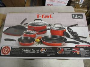 lot 318 image: T-Fal 12 piece non-stick pot and pa...