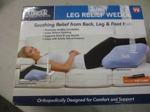 lot 336 image: Contour 2-in1 leg relief wedge...