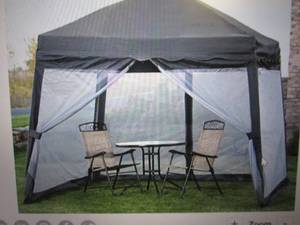 Folding pop-up screen house, missin...