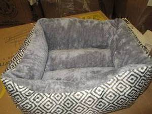 Tucker 21 x 25 pet bed Grey...