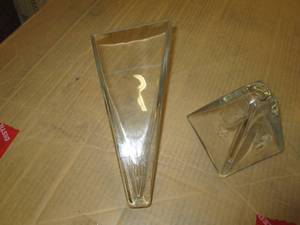 Glass vase, needs to be glued to th...