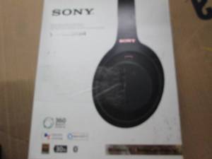 Sony WH-1000XM4 headphones, powers ...