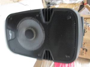 Be free speaker powers on light doe...