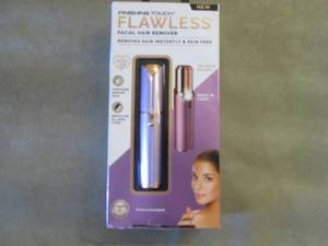 lot 27 image: Finishing Touch Flawless Facial Hai...