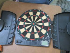 lot 171 image: Franklin Electronic Dartboard out o...