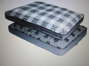 lot 136 image: My Pillow Small Pet Bed open pkg Re...