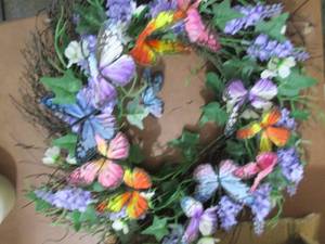 lot 211 image: Lighted Butterfly Wreath open box, ...