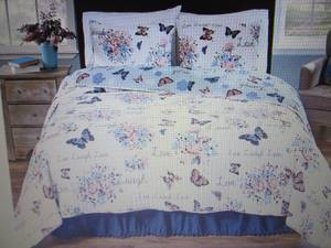 lot 231 image: Lovely Wings Reversible Quilt Set F...