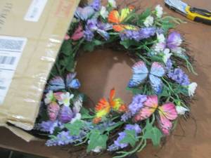 lot 213 image: Lighted Butterfly Wreath open box, ...