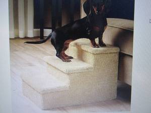 lot 279 image: Carpeted Pet Steps open box Retail ...