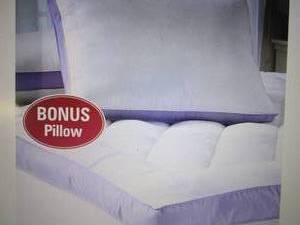 lot 312 image: 2 Gusset Bed Topper with Bonus Pil...