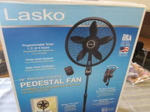 lot 318 image: Lasko 18 Adjustable Pedestal Fan w...