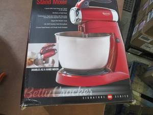 lot 266 image: Betty Crocker Stand Mixer open box ...