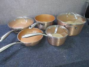 lot 304 image: Gotham Steel  Hammered Non-Stick Co...