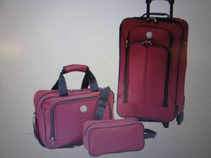 lot 333 image: Travelers Club Euro Value 3-Piece C...
