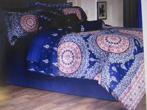 lot 356 image: 24-piece Bedding Set Queen open box...