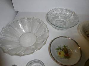 lot 36 image: Vintage Glass Bowls