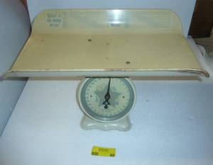 lot 60 image: Vintage baby scale