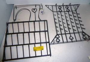 lot 76 image: 4 Sewing thread racks