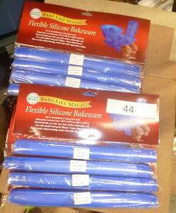 lot 86 image: 50 new silicone cookie sheets