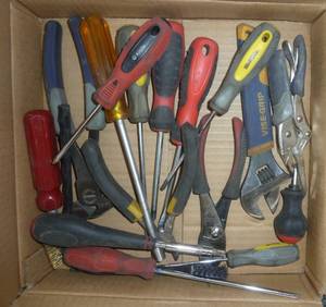 lot 96 image: Pliers, snips, wrenches and screwdrivers