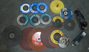 lot 99 image: Lot of sanding grinding wheels