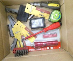 lot 101 image: Ratcheting screwdrivers and bits galore